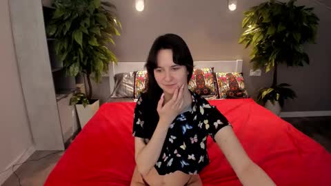 Snapshot of berrydiva chatting on November 4, 6:56 am Violette online show from November 4, 6:56 am