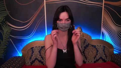 Snapshot of berrydiva chatting on November 7, 9:15 pm Violette online show from November 7, 9:15 pm