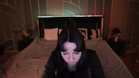 Snapshot of berrydiva chatting on November 21, 3:22 pm Violette online show from November 21, 3:22 pm