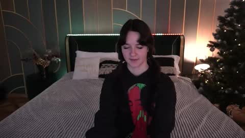 Snapshot of berrydiva chatting on December 14, 2:00 pm Violette online show from December 14, 2:00 pm