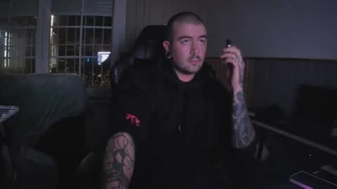 Snapshot of berto3389 chatting on December 5, 8:27 pm berto3389 online show from December 5, 8:27 pm