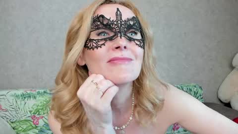 Snapshot of best__angelica chatting on May 8, 9:25 am best__angelica online show from May 8, 9:25 am