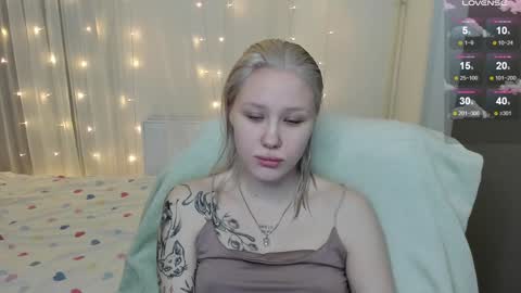 Snapshot of best_trip chatting on January 30, 2:06 am Danny and Kira online show from January 30, 2:06 am