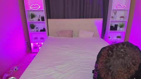 Snapshot of best_trip chatting on February 13, 2:31 pm Danny and Kira online show from February 13, 2:31 pm