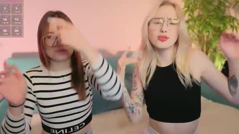 Snapshot of best_trip chatting on September 9, 10:15 am Danny and Kira online show from September 9, 10:15 am