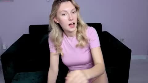 Danny and Kira online show from November 11, 2:39 pm