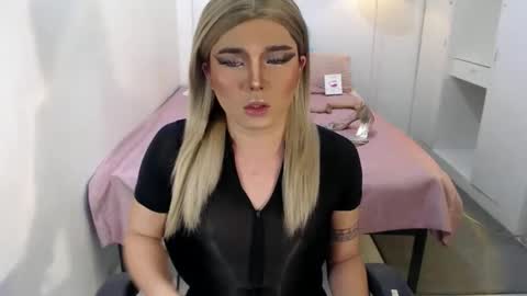 bestgirljulia online show from September 20, 8:26 am