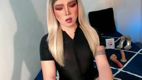 bestgirljulia online show from November 5, 12:10 am