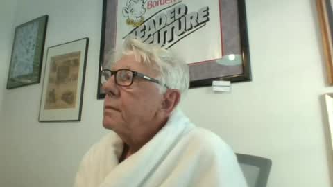 Snapshot of bestshot1951 chatting on June 10, 10:58 am bestshot1951 online show from June 10, 10:58 am