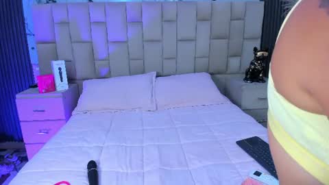 Snapshot of betanymiller chatting on June 23, 4:32 am Betany online show from June 23, 4:32 am