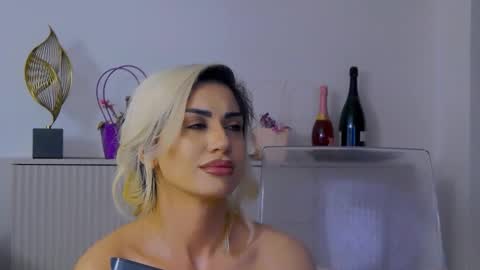 Snapshot of bethierusse chatting on March 16, 2:39 am bethierusse online show from March 16, 2:39 am