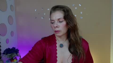 Snapshot of betsy_anub chatting on May 8, 10:37 pm LINDA online show from May 8, 10:37 pm