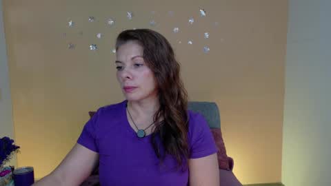 Snapshot of betsy_anub chatting on June 9, 7:03 pm LINDA online show from June 9, 7:03 pm