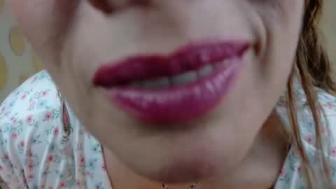 Snapshot of betsy_anub chatting on June 17, 12:24 am LINDA online show from June 17, 12:24 am