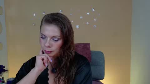 Snapshot of betsy_anub chatting on June 26, 11:09 pm LINDA online show from June 26, 11:09 pm