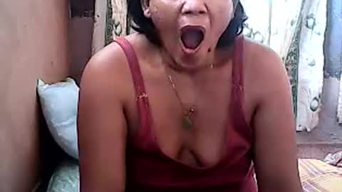 Snapshot of betty_83 chatting on July 7, 12:02 am betty_83 online show from July 7, 12:02 am