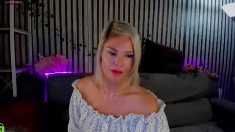 Snapshot of betty_brock chatting on June 14, 2:24 am Betty online show from June 14, 2:24 am