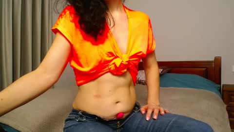 Snapshot of betty_sw chatting on January 22, 3:07 pm betty_sw online show from January 22, 3:07 pm