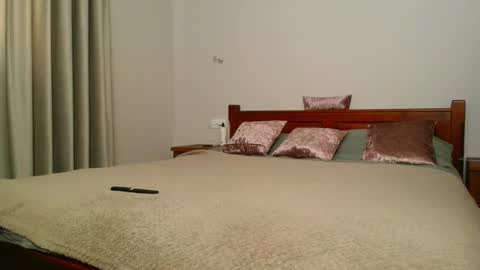 Snapshot of betty_sw chatting on February 13, 12:21 pm betty_sw online show from February 13, 12:21 pm