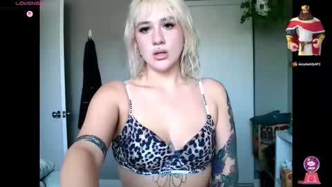 Snapshot of bettybadnews chatting on June 9, 5:35 pm bettybadnews online show from June 9, 5:35 pm