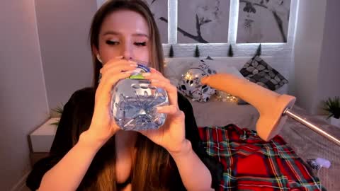 Snapshot of bettyrouse chatting on January 5, 3:43 am Betty online show from January 5, 3:43 am