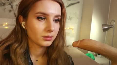 Snapshot of bettyrouse chatting on February 21, 9:43 pm Betty online show from February 21, 9:43 pm