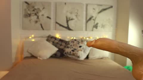 Snapshot of bettyrouse chatting on February 22, 12:49 am Betty online show from February 22, 12:49 am