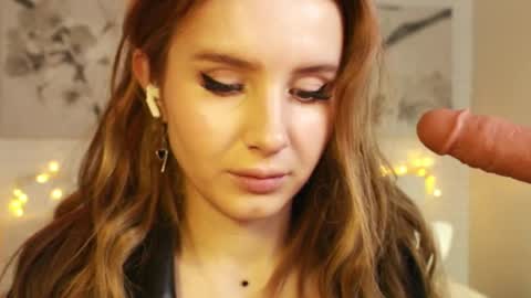 Snapshot of bettyrouse chatting on February 23, 9:16 pm Betty online show from February 23, 9:16 pm