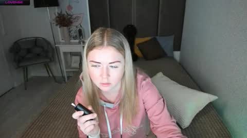 Mila Sweet online show from November 19, 4:45 am