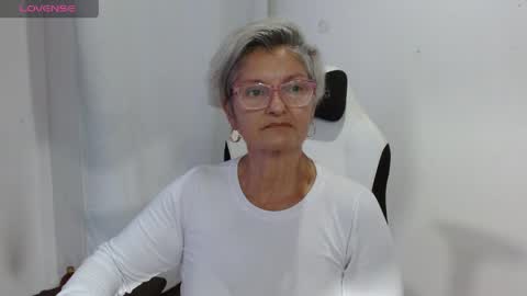 Snapshot of bety_cum3 chatting on May 3, 9:32 pm bibiana online show from May 3, 9:32 pm