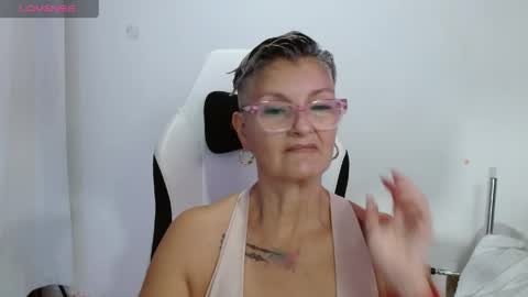 Snapshot of bety_cum3 chatting on May 8, 11:54 pm bibiana online show from May 8, 11:54 pm