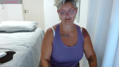 Snapshot of bety_cum3 chatting on May 22, 3:39 pm bibiana online show from May 22, 3:39 pm