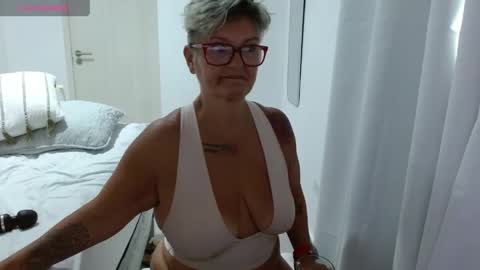 Snapshot of bety_cum3 chatting on May 24, 3:06 pm bibiana online show from May 24, 3:06 pm