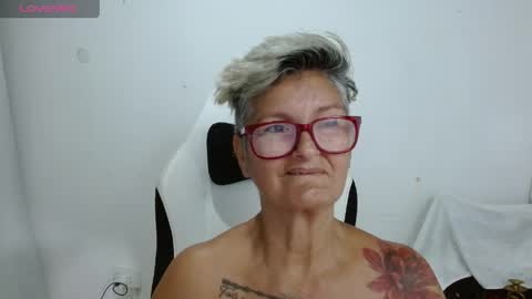 Snapshot of bety_cum3 chatting on June 4, 10:21 am bibiana online show from June 4, 10:21 am