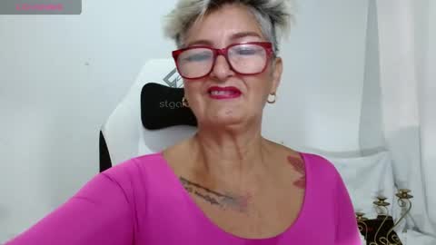 Snapshot of bety_cum3 chatting on June 6, 2:33 pm bibiana online show from June 6, 2:33 pm