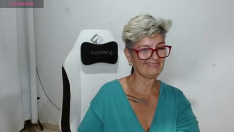Snapshot of bety_cum3 chatting on June 9, 12:28 pm bibiana online show from June 9, 12:28 pm