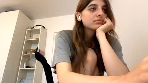 Snapshot of beulahweikert chatting on June 14, 4:09 pm Lina online show from June 14, 4:09 pm