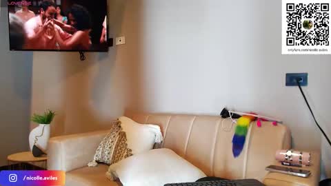 Nicolle Aviles online show from November 3, 3:08 am