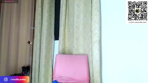 Nicolle Aviles online show from December 18, 3:01 am