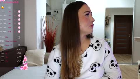 Snapshot of beyoncedoll chatting on November 26, 6:09 pm BeyonceDoll Twitter DollBeyonce online show from November 26, 6:09 pm