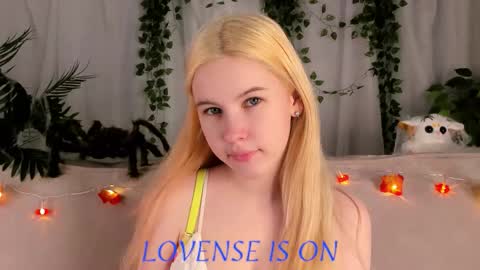 Snapshot of bezuya chatting on October 20, 1:06 am Eliz online show from October 20, 1:06 am