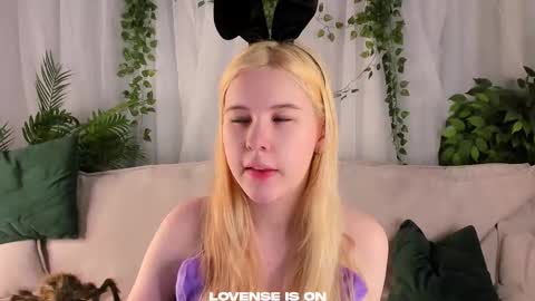 Snapshot of bezuya chatting on October 26, 1:33 am Eliz online show from October 26, 1:33 am