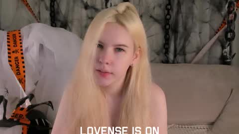 Snapshot of bezuya chatting on November 4, 1:05 am Eliz online show from November 4, 1:05 am