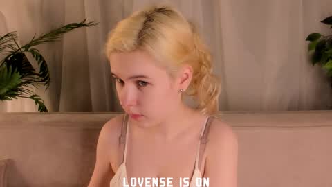 Snapshot of bezuya chatting on November 8, 1:06 am Eliz online show from November 8, 1:06 am