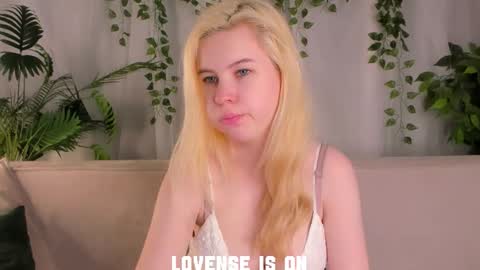 Snapshot of bezuya chatting on November 9, 1:15 am Eliz online show from November 9, 1:15 am