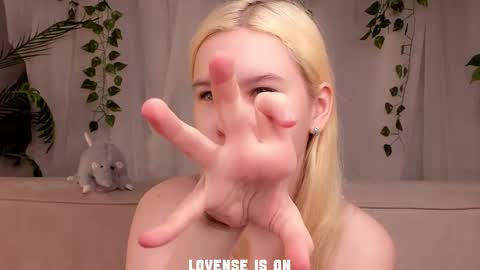 Snapshot of bezuya chatting on November 13, 1:04 am Eliz online show from November 13, 1:04 am