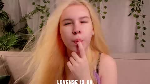 Snapshot of bezuya chatting on November 14, 1:04 am Eliz online show from November 14, 1:04 am