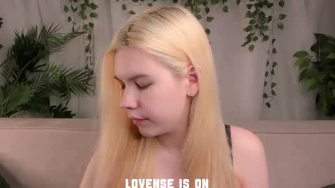 Snapshot of bezuya chatting on November 15, 1:25 am Eliz online show from November 15, 1:25 am