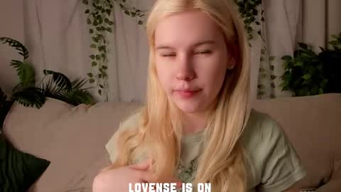 Snapshot of bezuya chatting on November 20, 1:39 am Eliz online show from November 20, 1:39 am