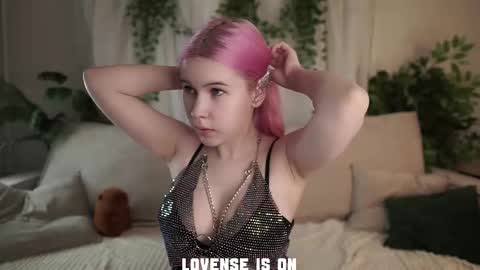 Snapshot of bezuya chatting on December 5, 1:36 am Eliz online show from December 5, 1:36 am